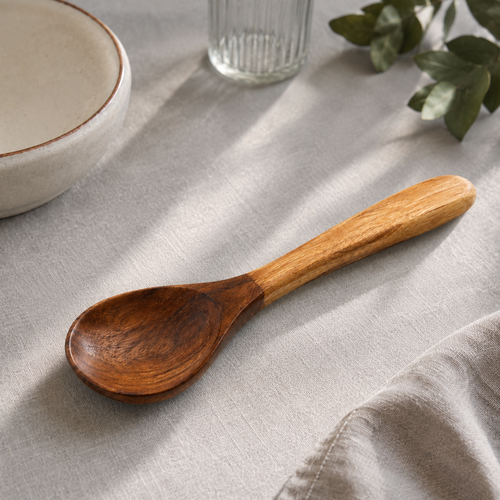 Ergonomic handle of the wooden spoon