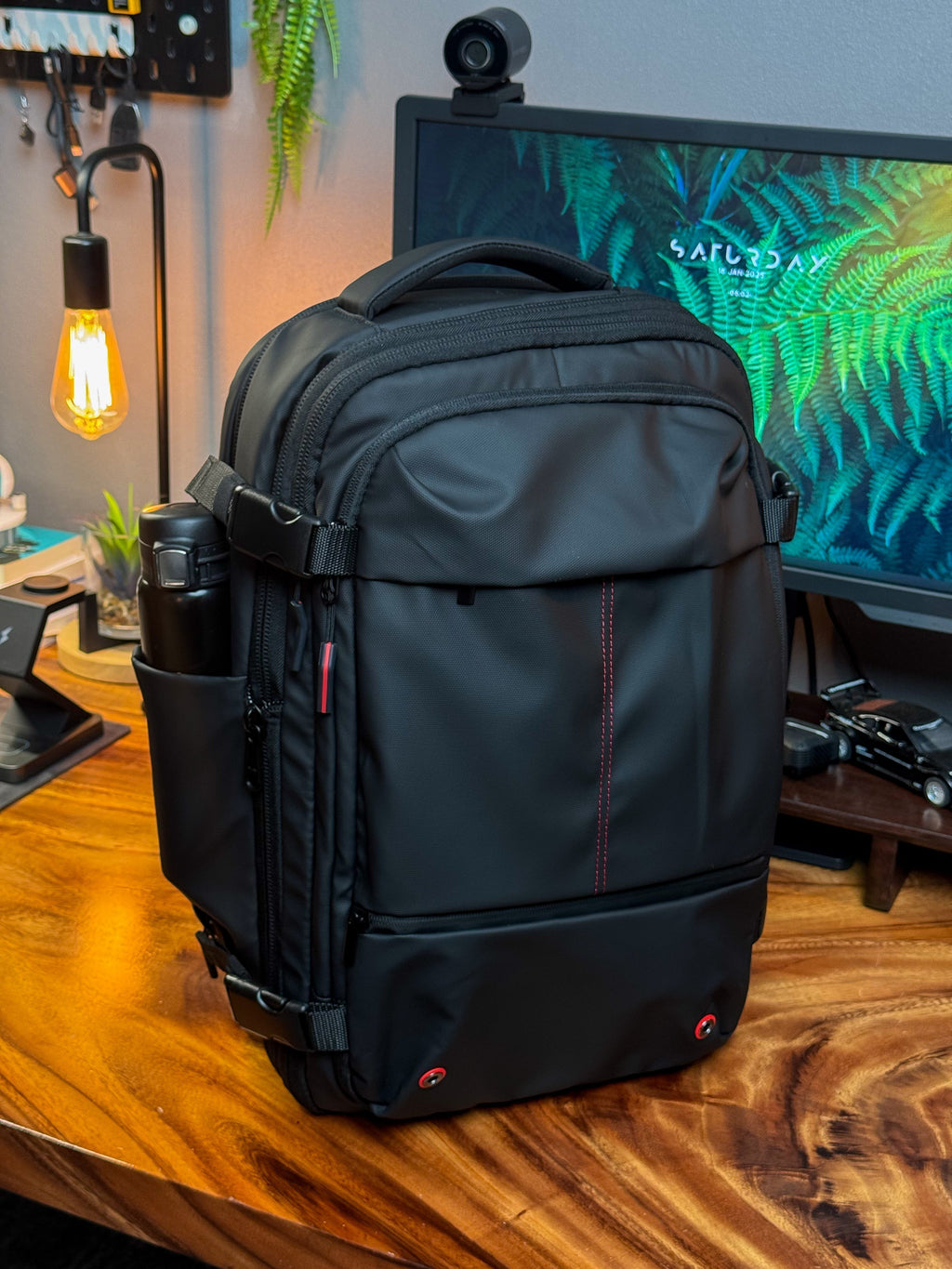 17" Laptop Backpack with Vacuum Compression – Lightweight and Spacious