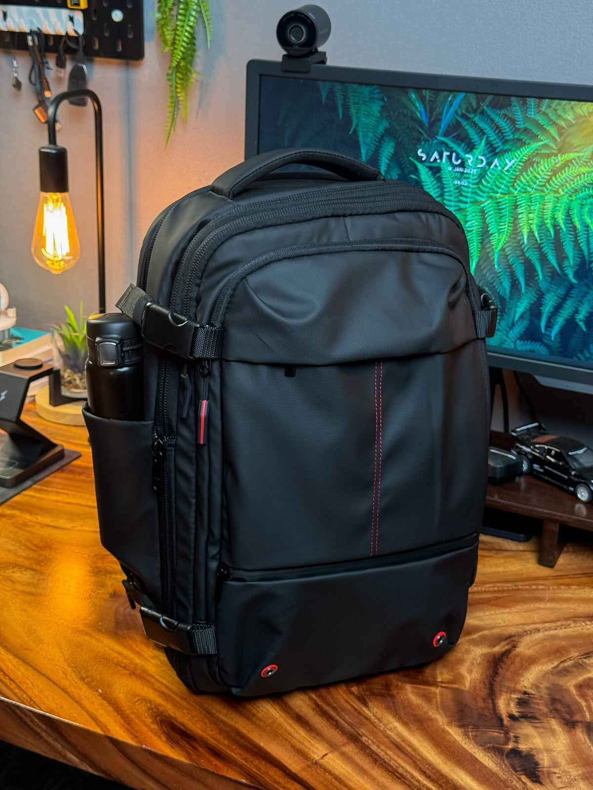 17" Laptop Backpack with Vacuum Compression – Lightweight and Spacious