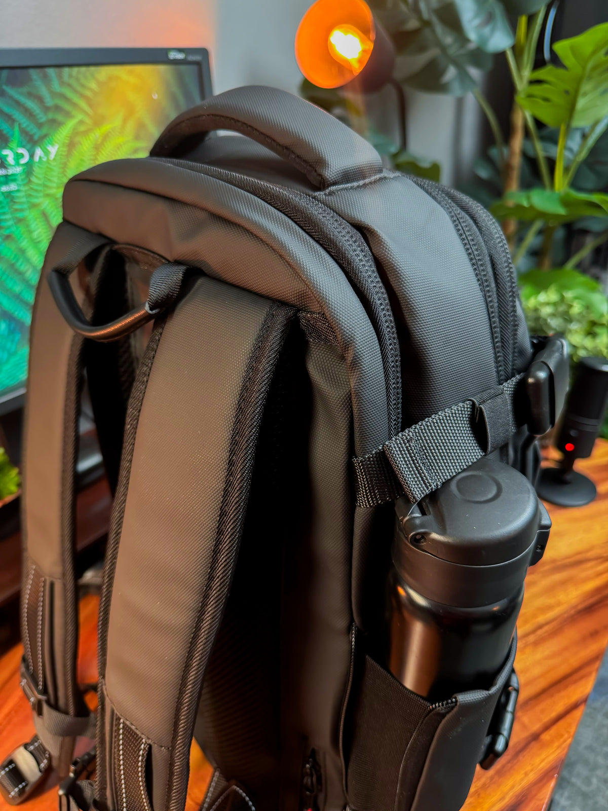 17" Laptop Backpack with Vacuum Compression – Lightweight and Spacious