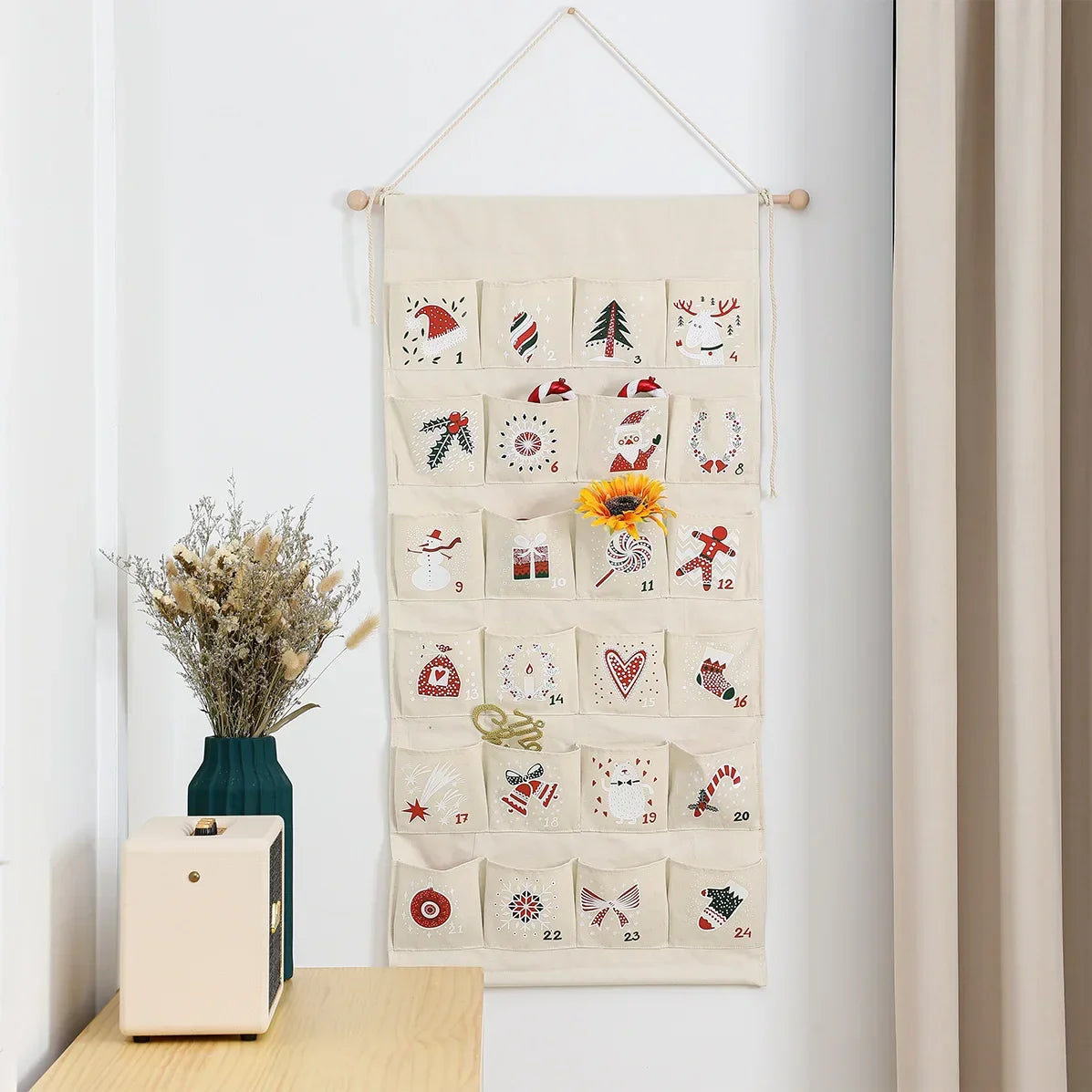 24-Pocket Canvas Advent Calendar for Kids – Hanging Christmas Countdown Decoration in Multicolor