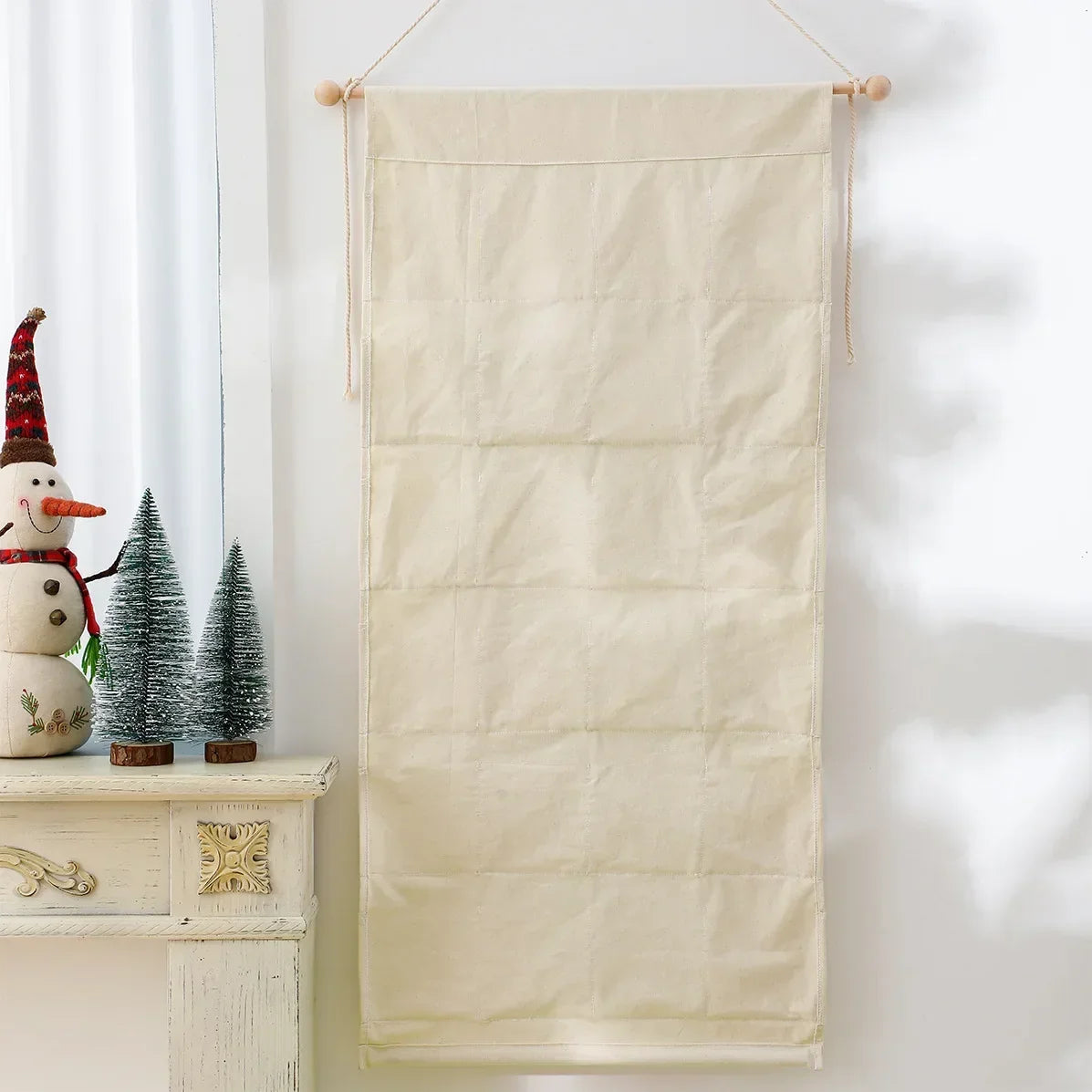24-Pocket Canvas Advent Calendar for Kids – Hanging Christmas Countdown Decoration in Multicolor