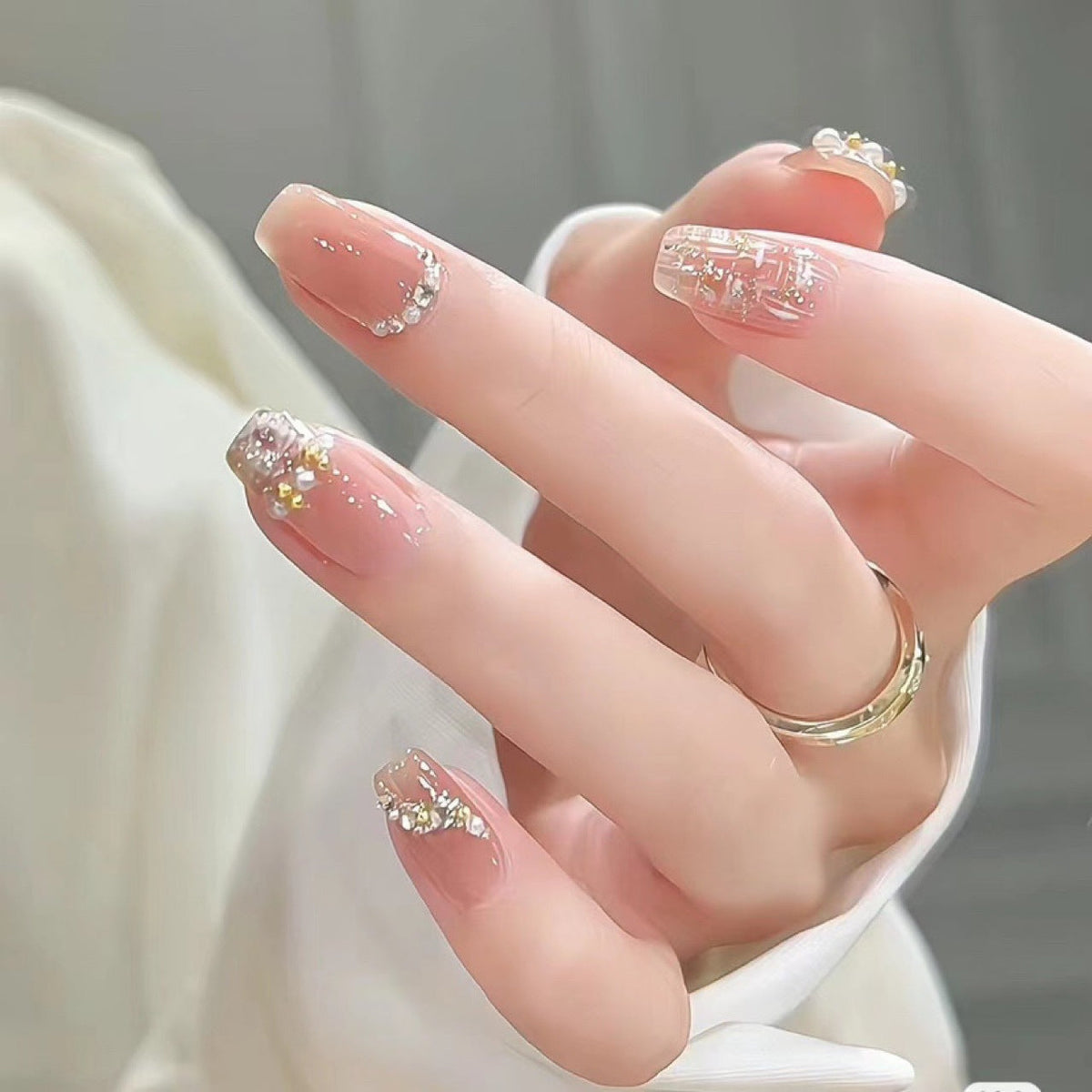 Artistic Flower Design Press-On Nail Extensions