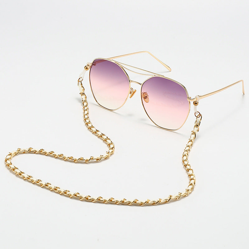 Aviator Sunglasses with Fashionable Chain