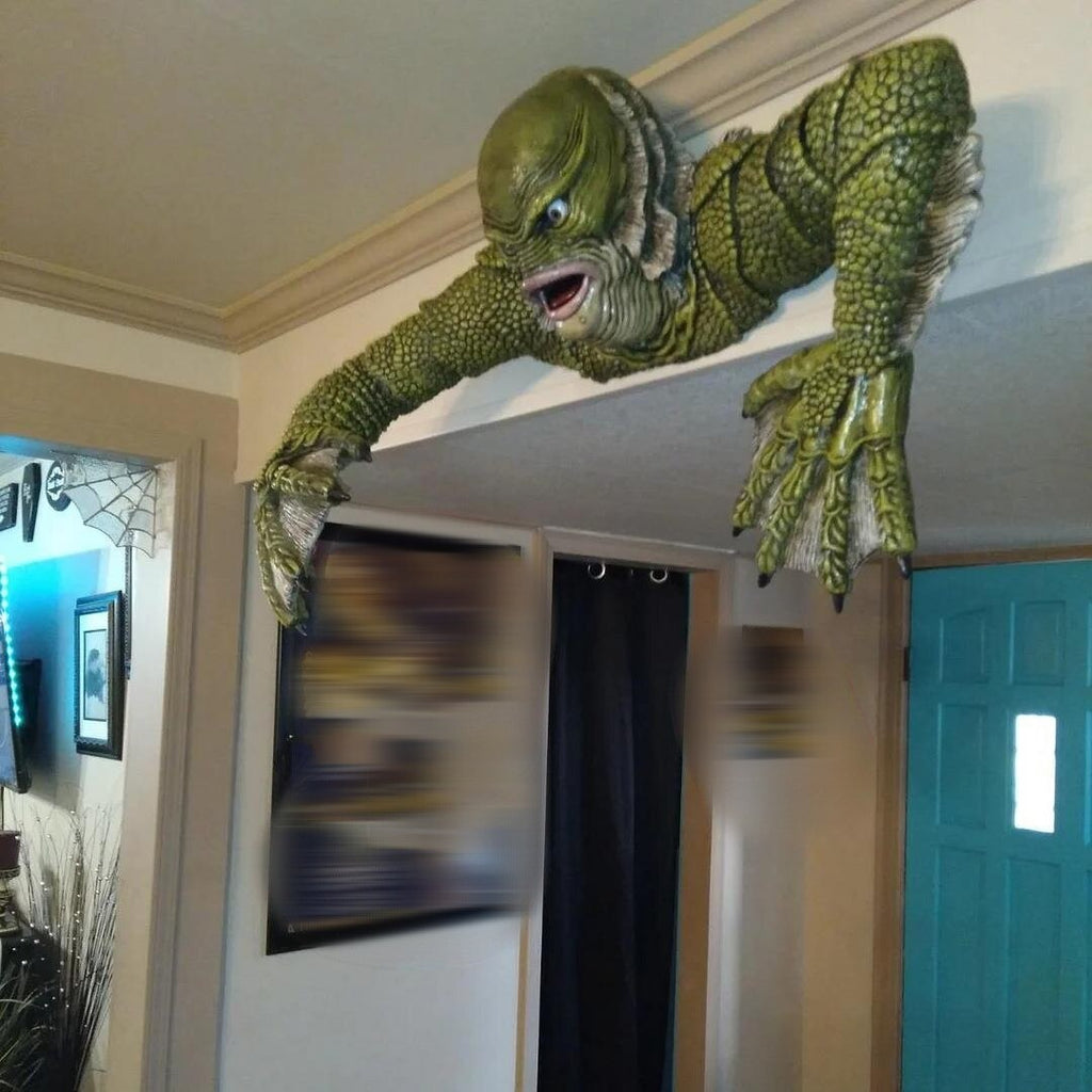 Black Lagoon Creature Grabbing Statue – Outdoor Garden Monster Decoration