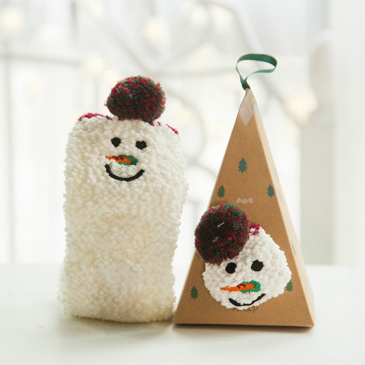 Christmas Socks in Gift Box – Plush House & Cuddle Socks – Universal Size