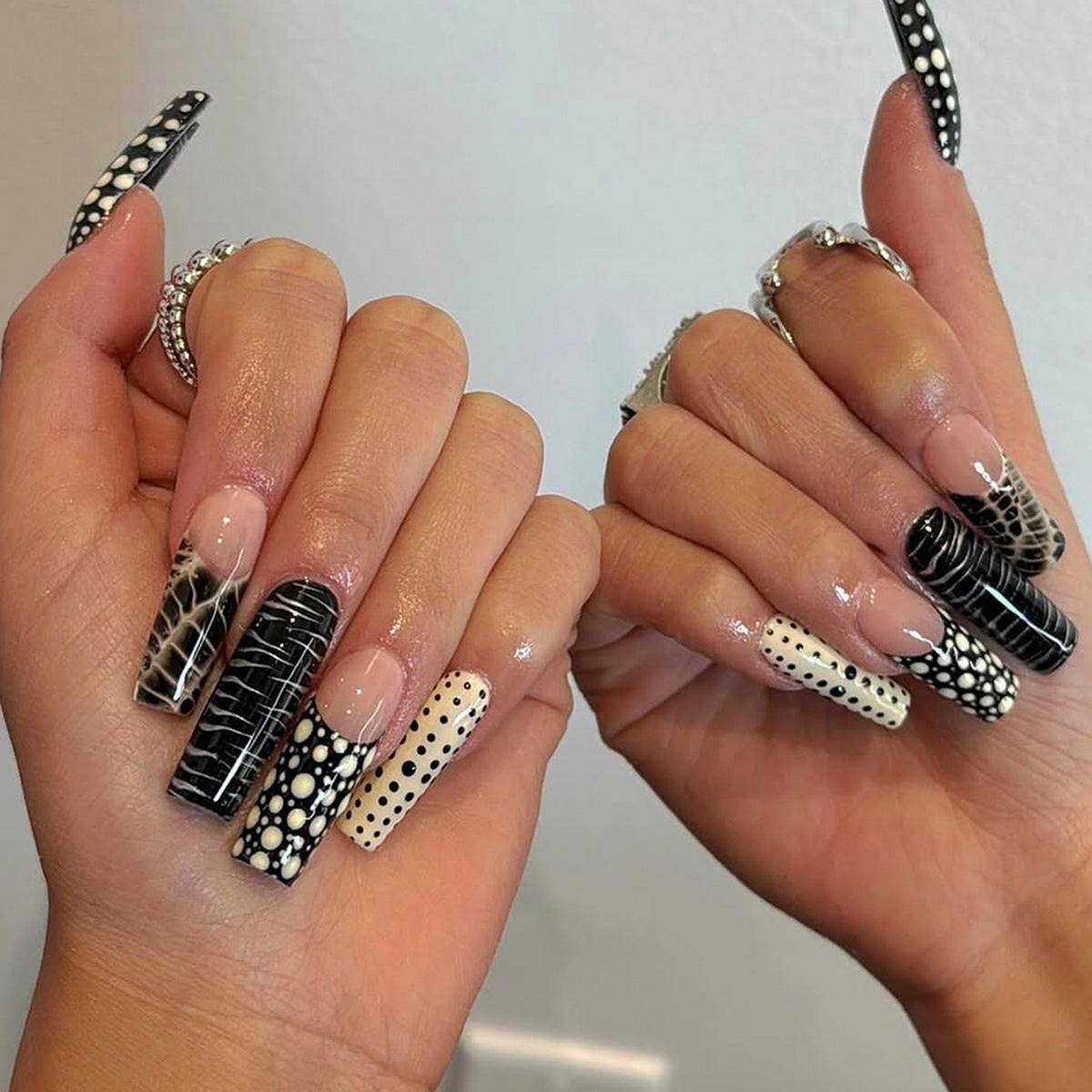 Creative Design Artificial Fingernails with Modern Accents