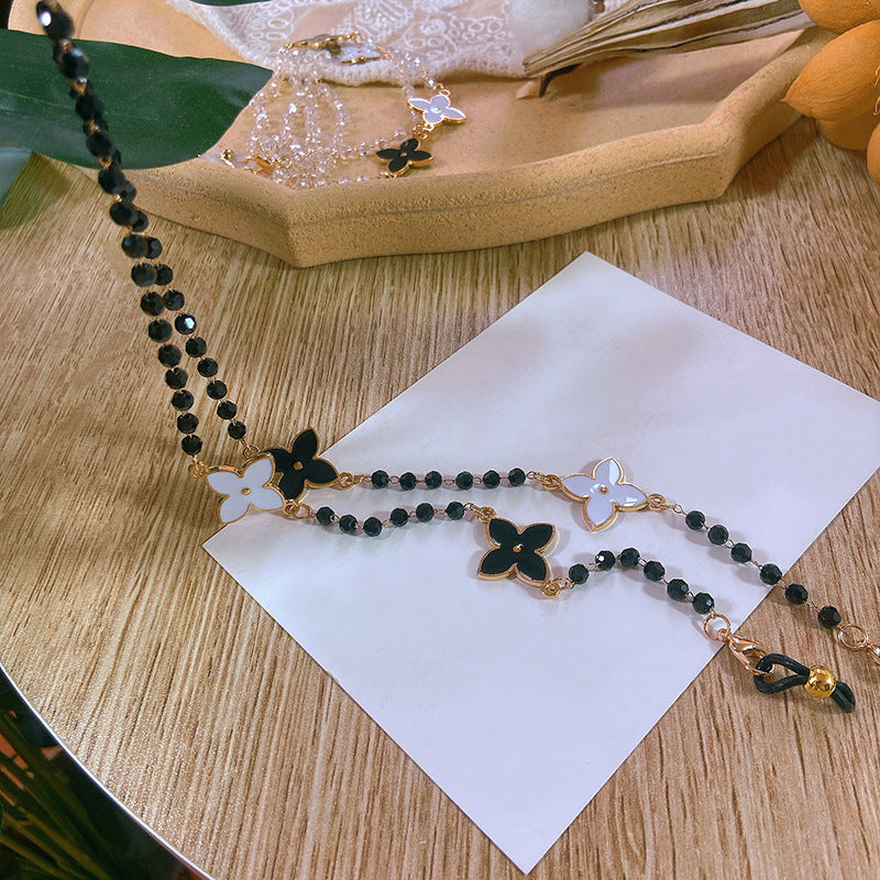 Elegant pearl necklace with flower pendants