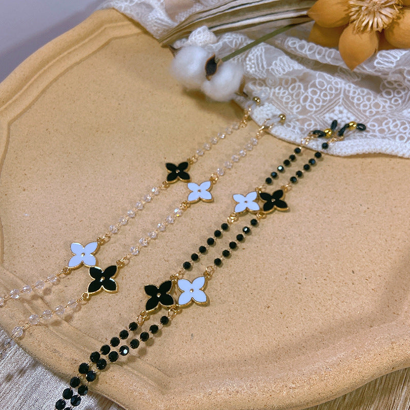 Elegant pearl necklace with flower pendants