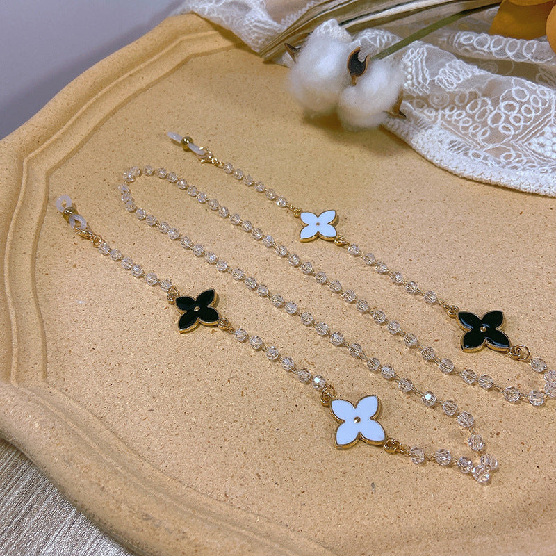 Elegant pearl necklace with flower pendants