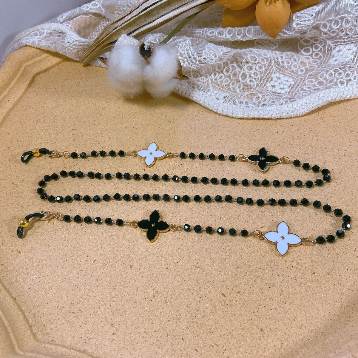 Elegant pearl necklace with flower pendants