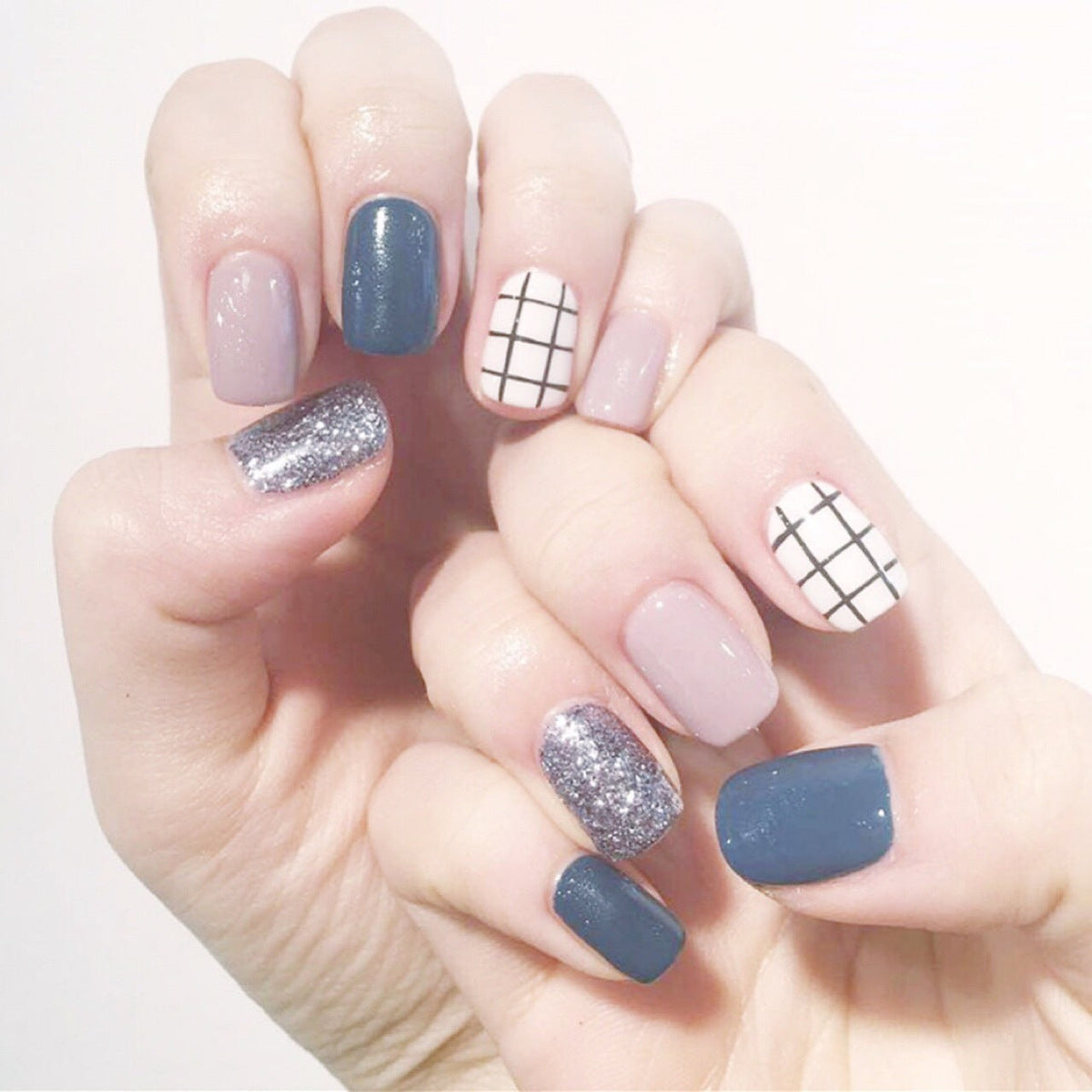Glamorous Artistic Press-On Nails