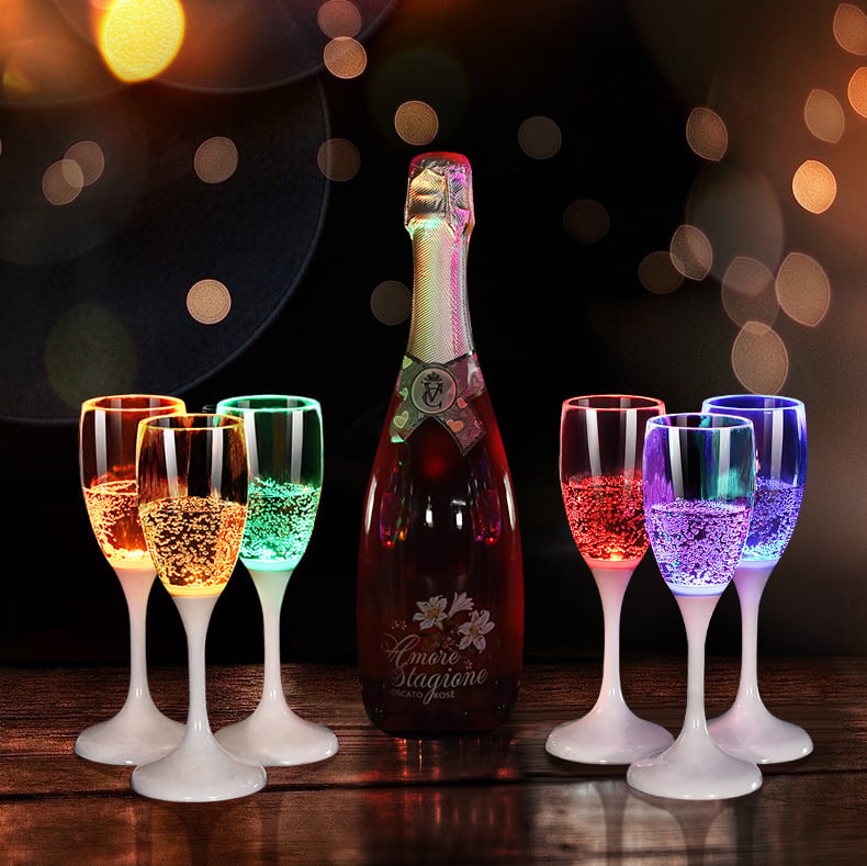Light-Up Champagne Glass – Liquid Activated LED Flute