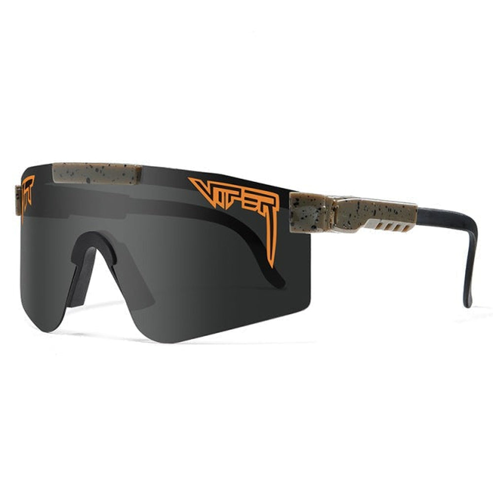 Polarized sports sunglasses with single mirrored UV400 lens, polycarbonate frame, silicone nose pads and adjustable arms