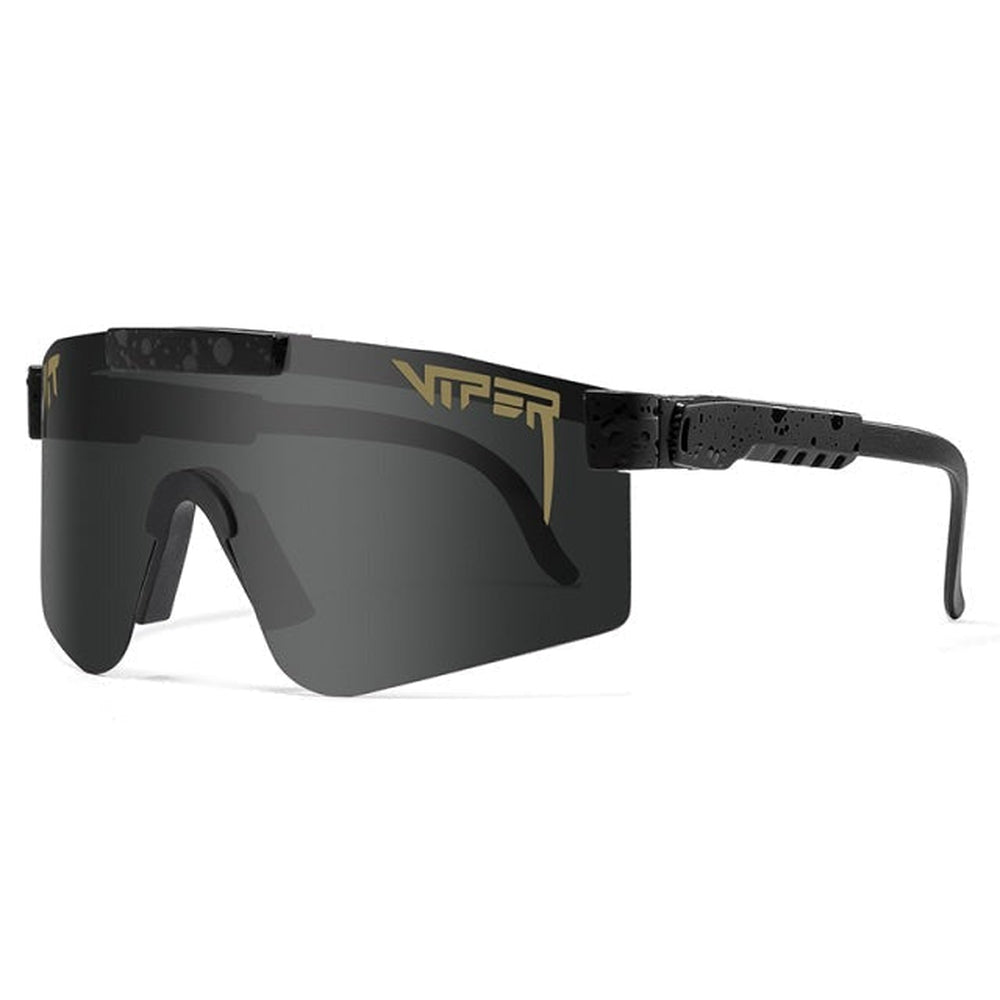Polarized sports sunglasses with single mirrored UV400 lens, polycarbonate frame, silicone nose pads and adjustable arms