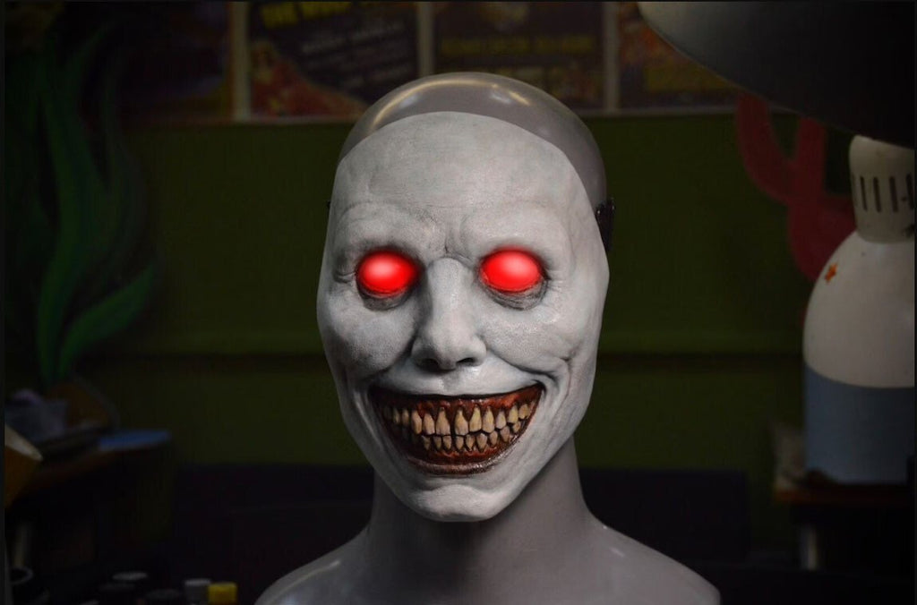 Scary Halloween mask, smiling demon horror mask in latex for adults, creepy mask for parties and cosplay, LED versions t