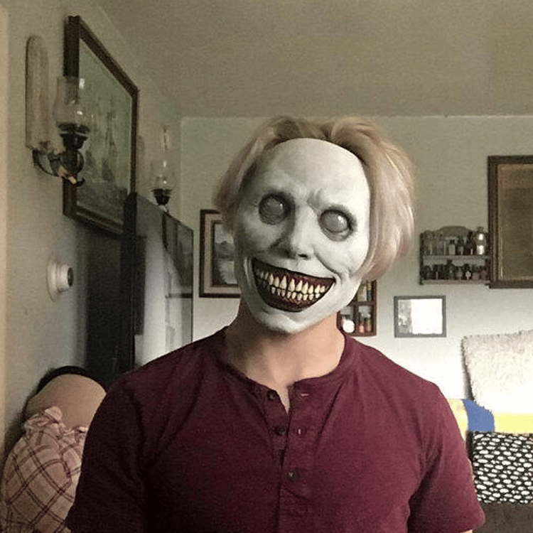 Scary Halloween mask, smiling demon horror mask in latex for adults, creepy mask for parties and cosplay, LED versions t