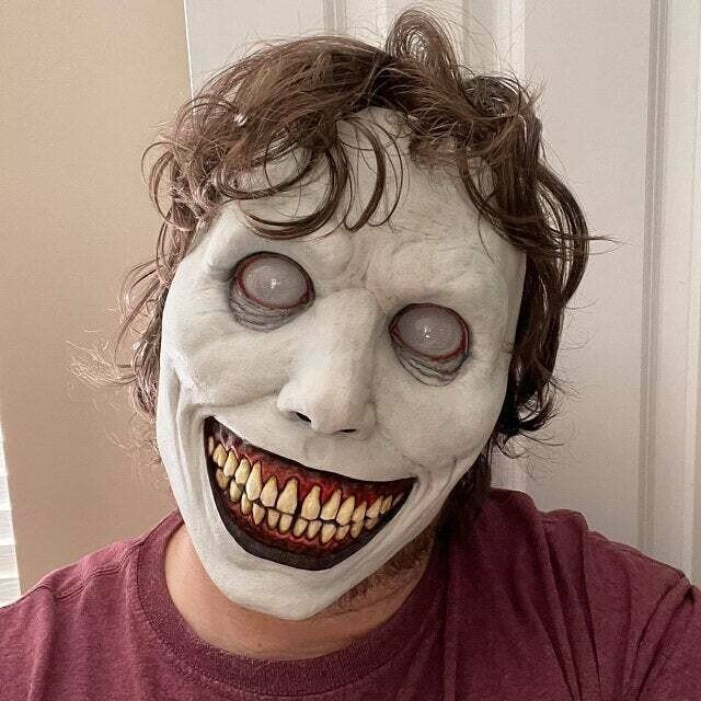 Scary Halloween mask, smiling demon horror mask in latex for adults, creepy mask for parties and cosplay, LED versions t
