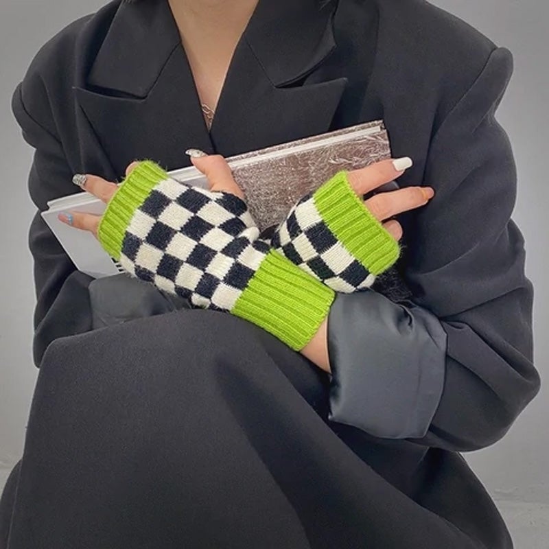 Women's Checkered Winter Gloves – Warm Fingerless Knit Plaid Design