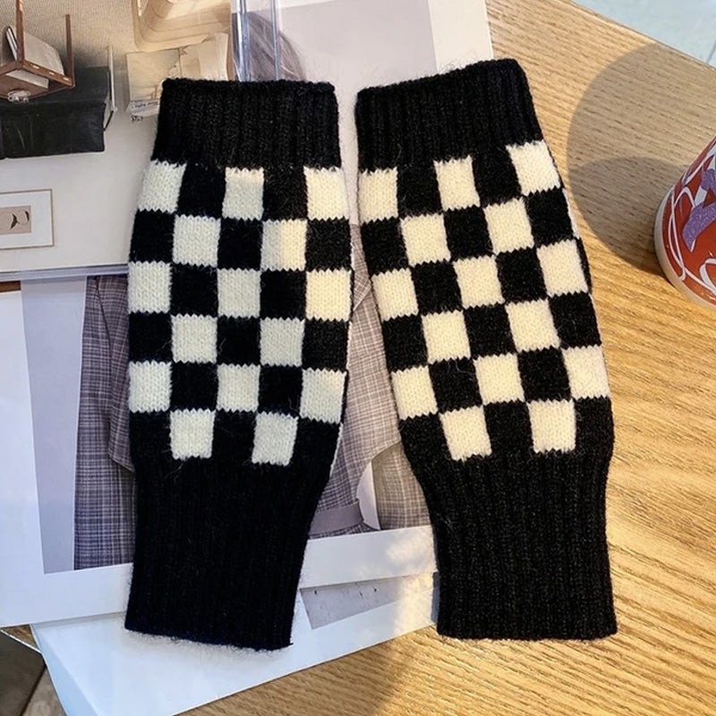 Women's Checkered Winter Gloves – Warm Fingerless Knit Plaid Design