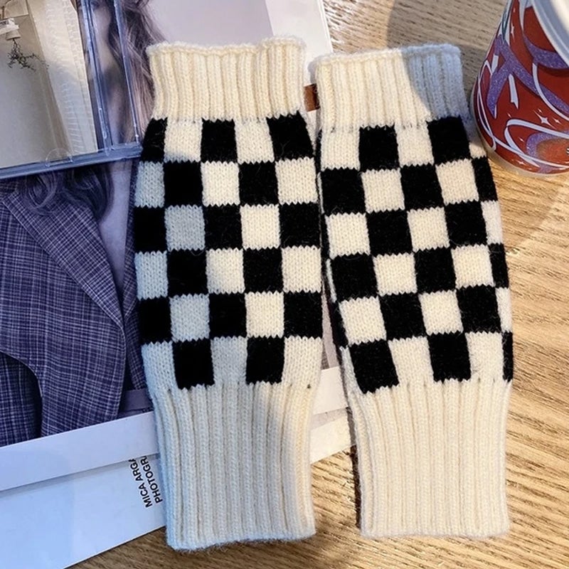 Women's Checkered Winter Gloves – Warm Fingerless Knit Plaid Design