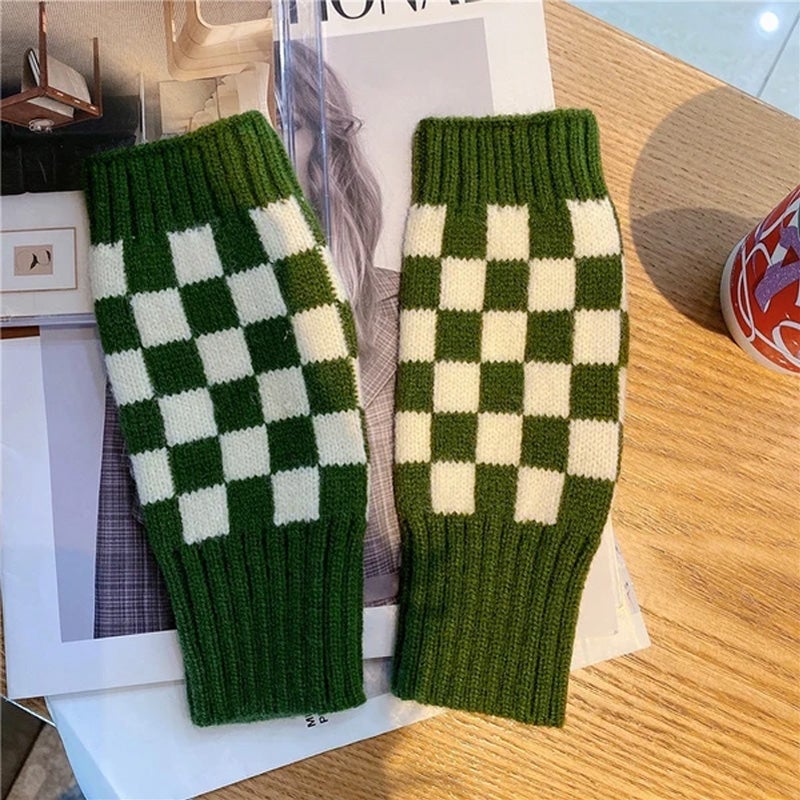 Women's Checkered Winter Gloves – Warm Fingerless Knit Plaid Design
