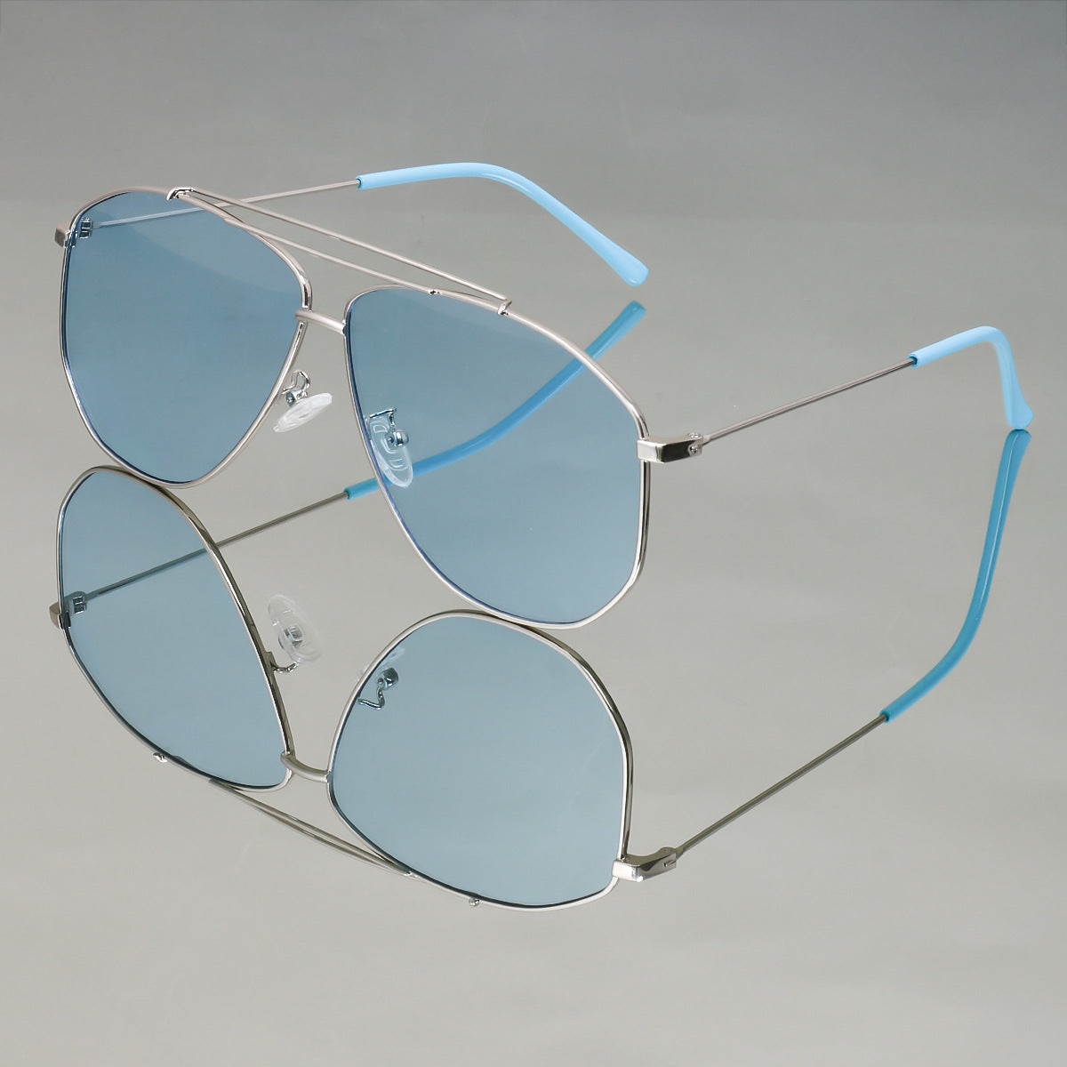 Women's Oversized Sunglasses with Modern Design and UV Protection