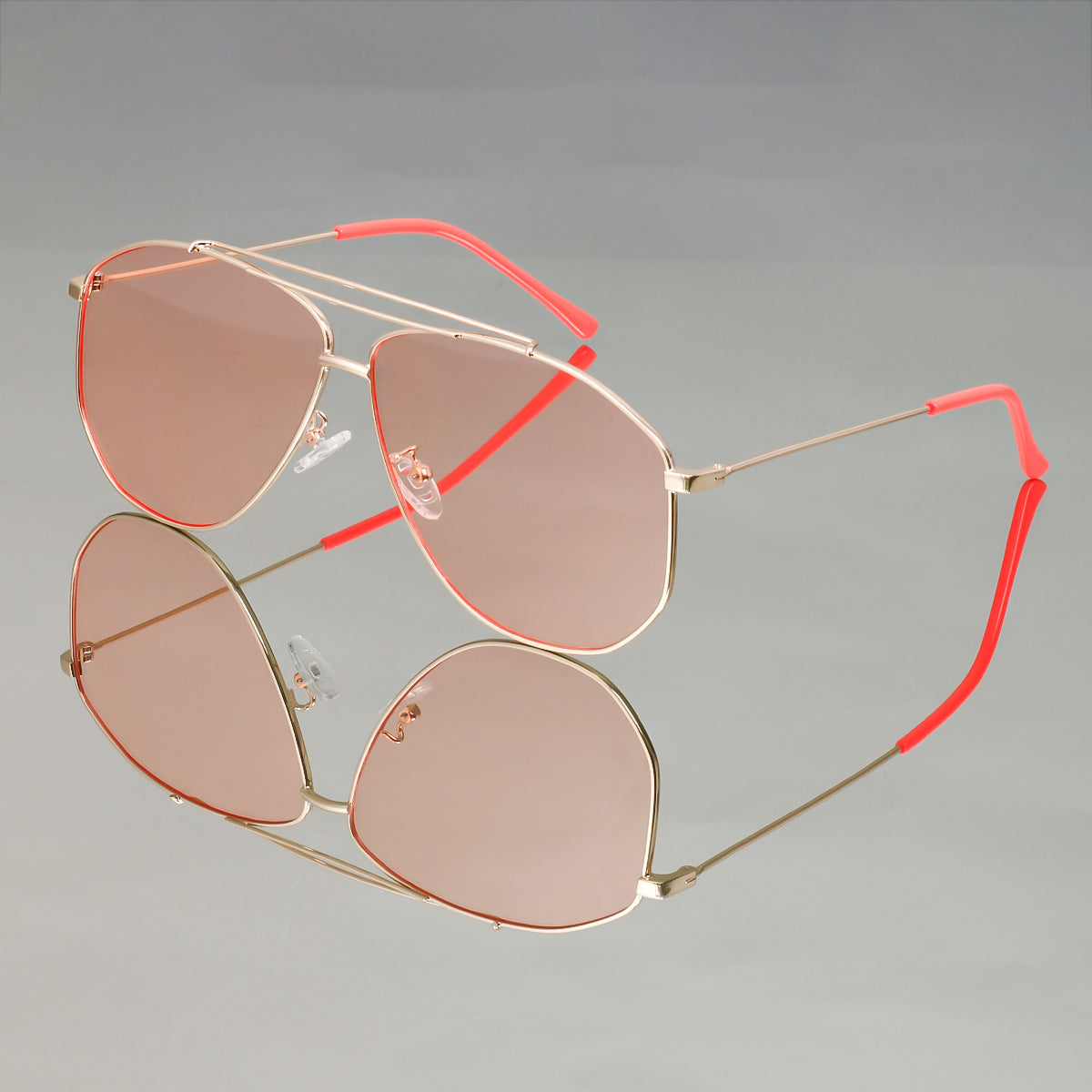 Women's Oversized Sunglasses with Modern Design and UV Protection